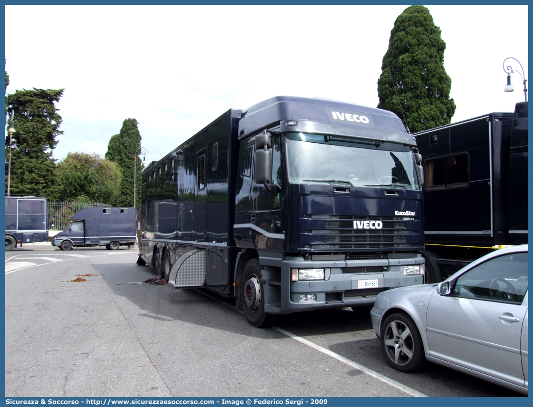 CC BN887
Arma dei Carabinieri
4° Reggimento Carabinieri a Cavallo
Iveco EuroStar 448E48
Allestitore Valli S.r.l.
Parole chiave: CC;C.C.;Arma;dei;Carabinieri;Reggimento;Cavallo;Trasporto;Cavalli;Iveco;EuroStar;440E48;Valli