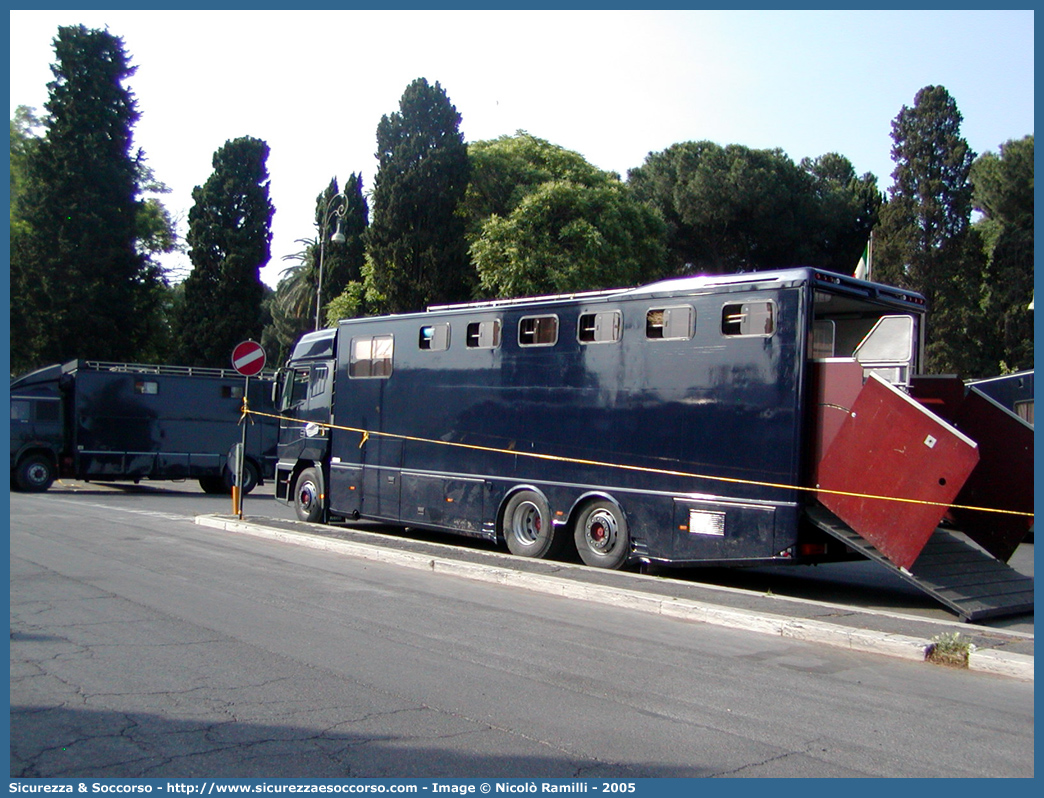 CC BN888
Arma dei Carabinieri
4° Reggimento Carabinieri a Cavallo
Iveco EuroStar 260E48
Allestitore Valli S.r.l.
Parole chiave: CC;C.C.;Arma;dei;Carabinieri;Reggimento;Cavallo;Trasporto;Cavalli;Iveco;EuroStar;260E48;Valli