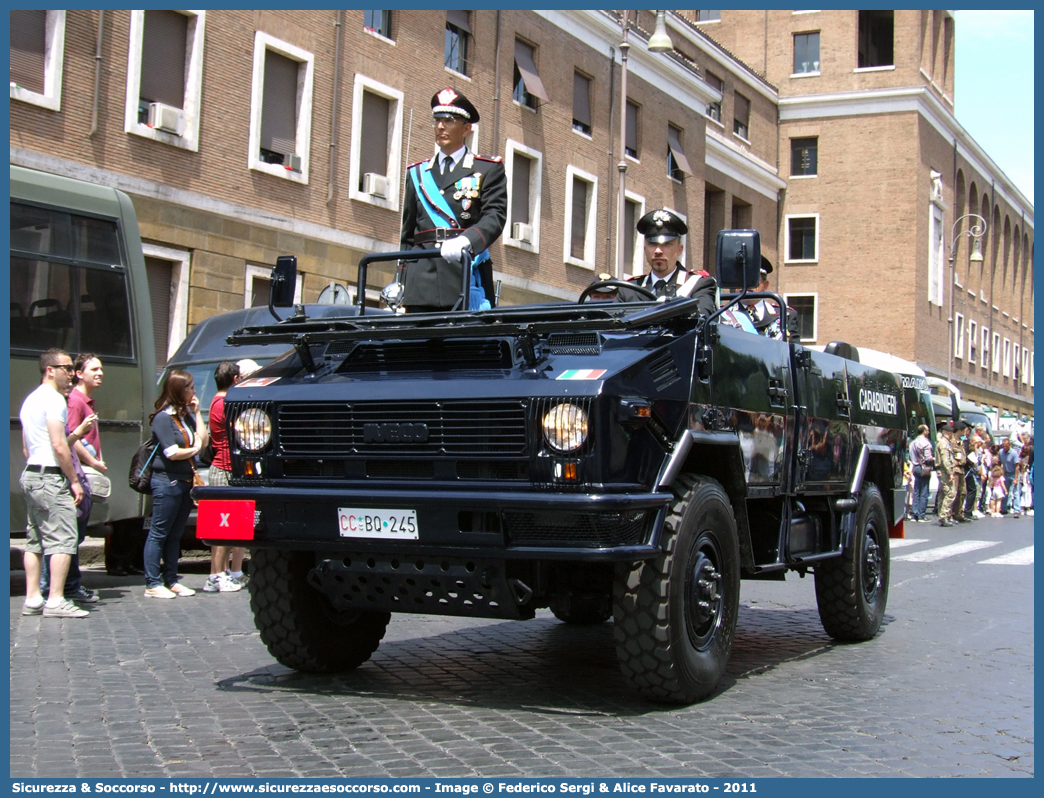 CC BQ245
Arma dei Carabinieri
Battaglioni Mobili
Iveco VM90T
Parole chiave: CC;C.C.;Arma;Carabinieri;Battaglioni;Mobili;Battaglione;Iveco;VM90T