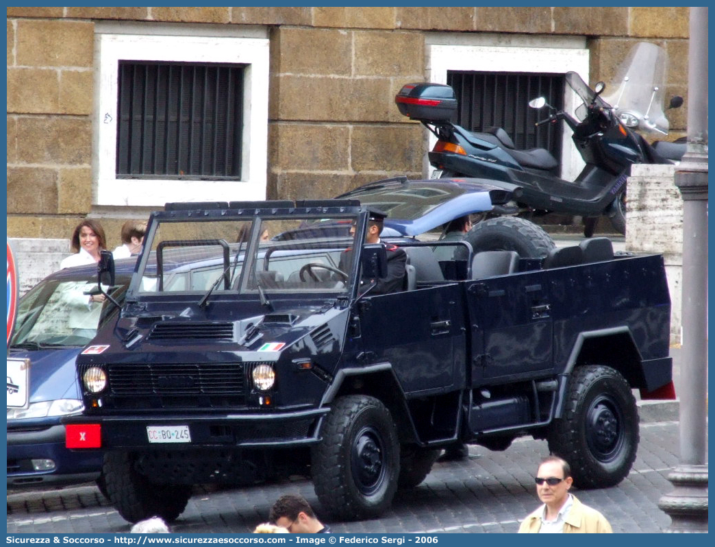 CC BQ245
Arma dei Carabinieri
Battaglioni Mobili
Iveco VM90T
Parole chiave: CC;C.C.;Arma;Carabinieri;Battaglioni;Mobili;Battaglione;Iveco;VM90T