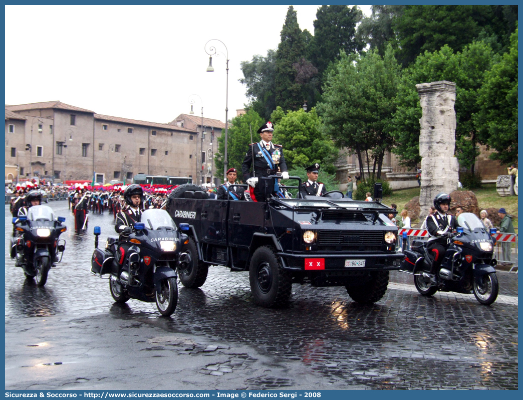 CC BQ245
Arma dei Carabinieri
Battaglioni Mobili
Iveco VM90T
Parole chiave: CC;C.C.;Arma;Carabinieri;Battaglioni;Mobili;Battaglione;Iveco;VM90T