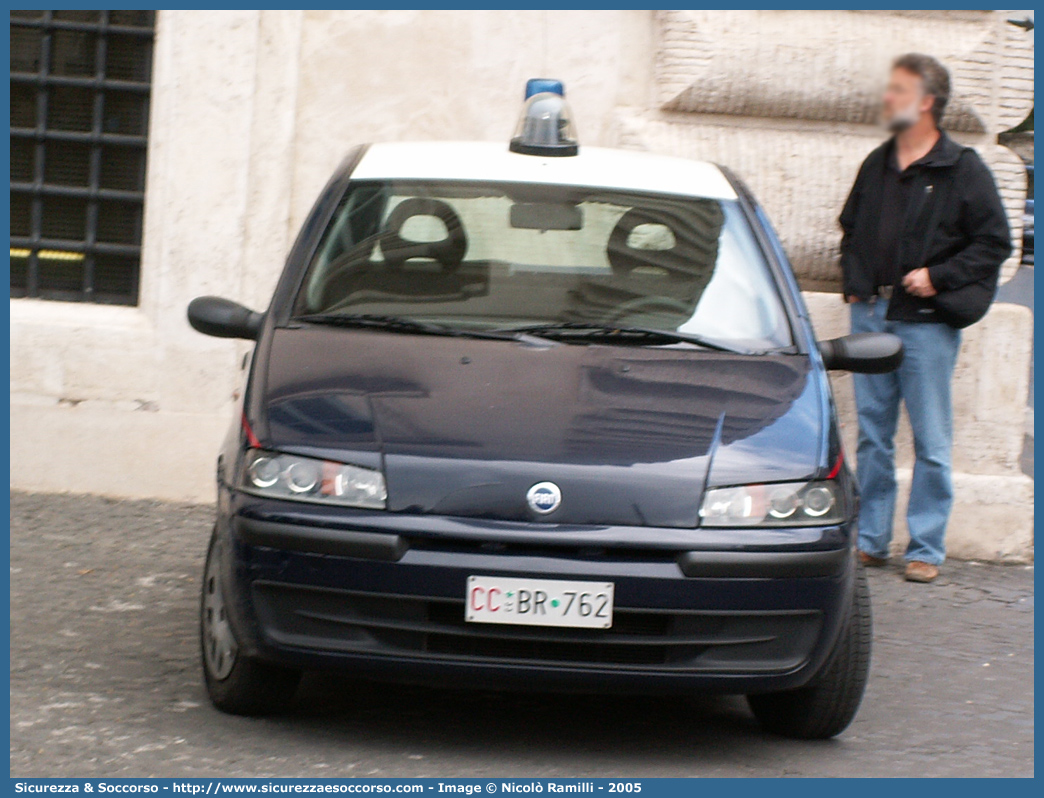 CC BR762
Arma dei Carabinieri
Fiat Punto II serie
Parole chiave: CC;C.C.;Arma;dei;Carabinieri;Fiat;Punto