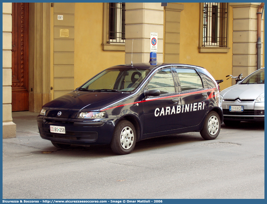 CC BS258
Arma dei Carabinieri
Comando Carabinieri Banca d'Italia
Fiat Punto II serie
Parole chiave: CC;C.C.;Arma;dei;Carabinieri;Banca;Italia;Fiat;Punto