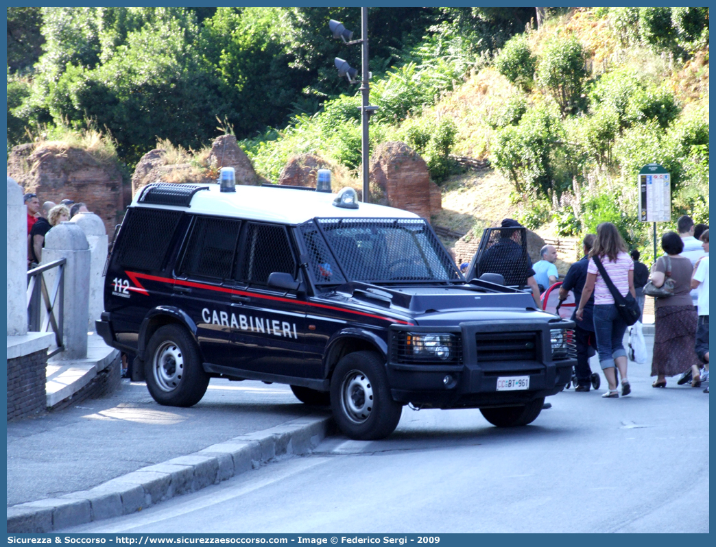 CC BT961
Arma dei Carabinieri
Battaglioni Mobili
Land Rover Discovery II serie Restyling
Parole chiave: CC;C.C.;Arma;dei;Carabinieri;Battaglioni;Battaglione;Mobili;Land Rover;Discovery;Ordine;Pubblico;Blindato