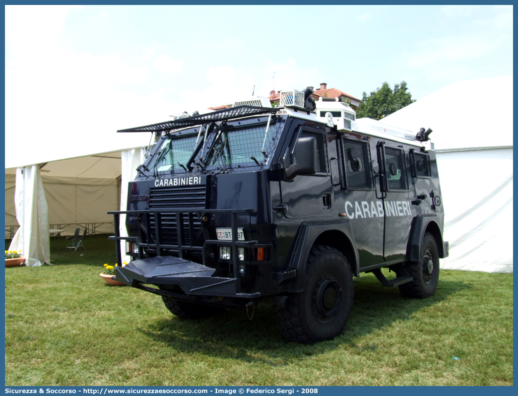 CC BT997
Arma dei Carabinieri
Battaglioni Mobili
BAE Systems Iveco RG12
Parole chiave: CC;C.C.;Arma;dei;Carabinieri;Battaglioni;Mobili;Iveco;BAE;Systems;RG12;Blindato;Ordine;Pubblico