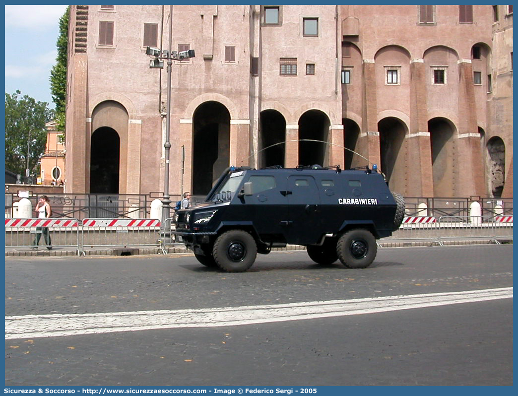 CC BX226
Arma dei Carabinieri
Battaglioni Mobili
Iveco VM90P
Parole chiave: CC;C.C.;Arma;dei;Carabinieri;Battaglione;Battaglioni;Mobile;Mobili;Iveco;VM90P