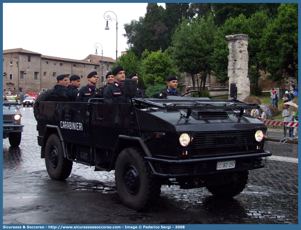 CC BZ297
Arma dei Carabinieri
Battaglioni Mobili
Iveco VM90T
Parole chiave: CC;C.C.;Arma;Carabinieri;Battaglioni;Mobili;Battaglione;Iveco;VM90T