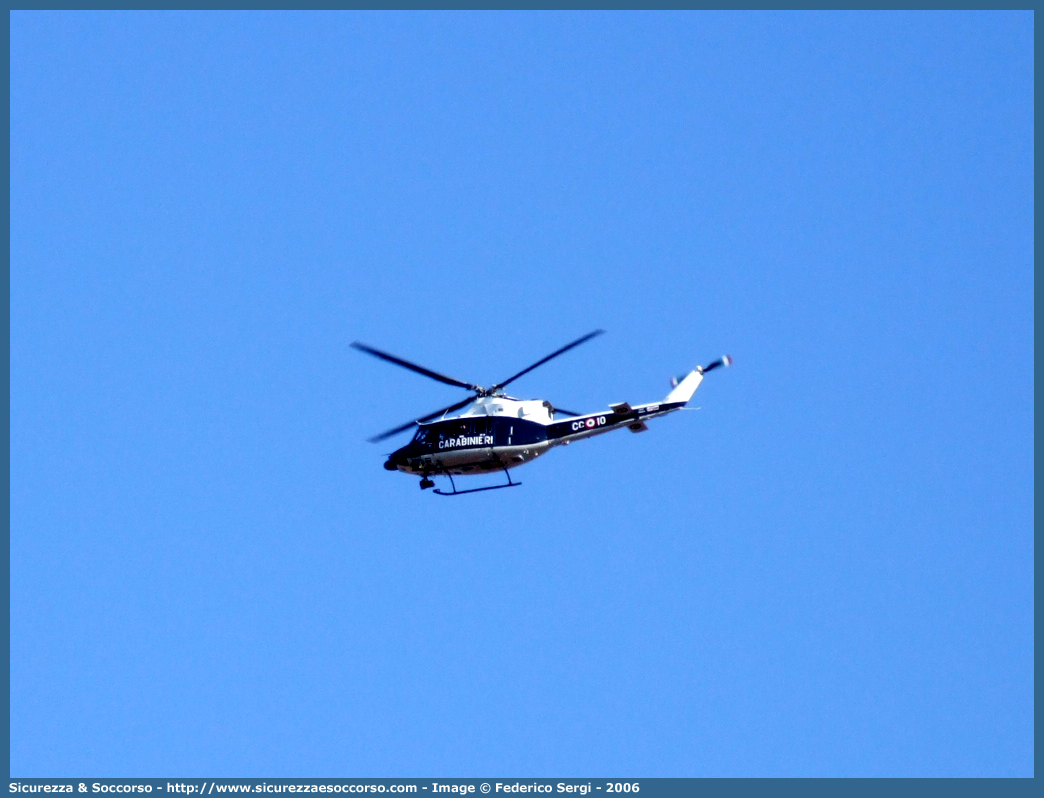 MM81314 / CC 10
Arma dei Carabinieri
Raggruppamento Carabinieri Aeromobili
Agusta Bell AB412 
Parole chiave: CC;C.C.;Arma;Carabinieri;Raggruppamento;Aeromobili;Agusta;Bell;AB412