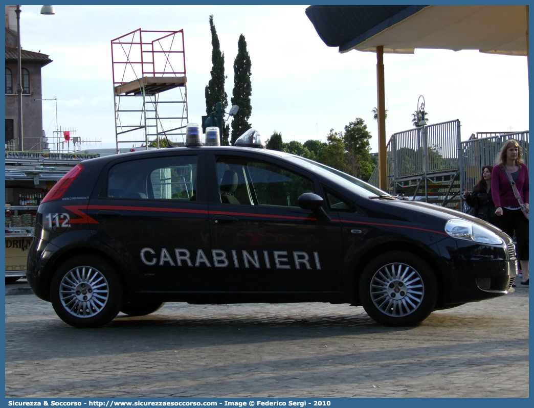 CC CJ732
Arma dei Carabinieri
Fiat Grande Punto
Parole chiave: CC;C.C.;Arma;Carabinieri;Fiat;Grande;Punto;CJ732