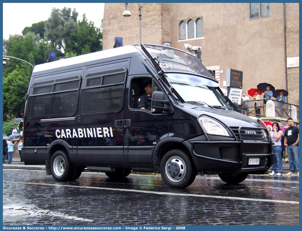 CC CJ901
Arma dei Carabinieri
Battaglioni Mobili
Iveco Daily 50C18 IV serie
Parole chiave: CC;C.C.;Arma;Carabinieri;Battaglioni;Mobili;Battaglione;Mobile;Iveco;Daily;50C18;Blindato;Ordine;Pubblico