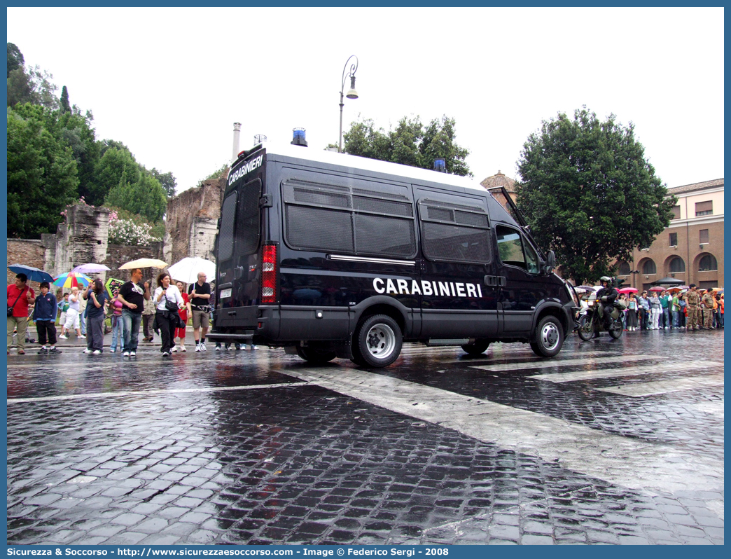 CC CJ901
Arma dei Carabinieri
Battaglioni Mobili
Iveco Daily 50C18 IV serie
Parole chiave: CC;C.C.;Arma;Carabinieri;Battaglioni;Mobili;Battaglione;Mobile;Iveco;Daily;50C18;Blindato;Ordine;Pubblico