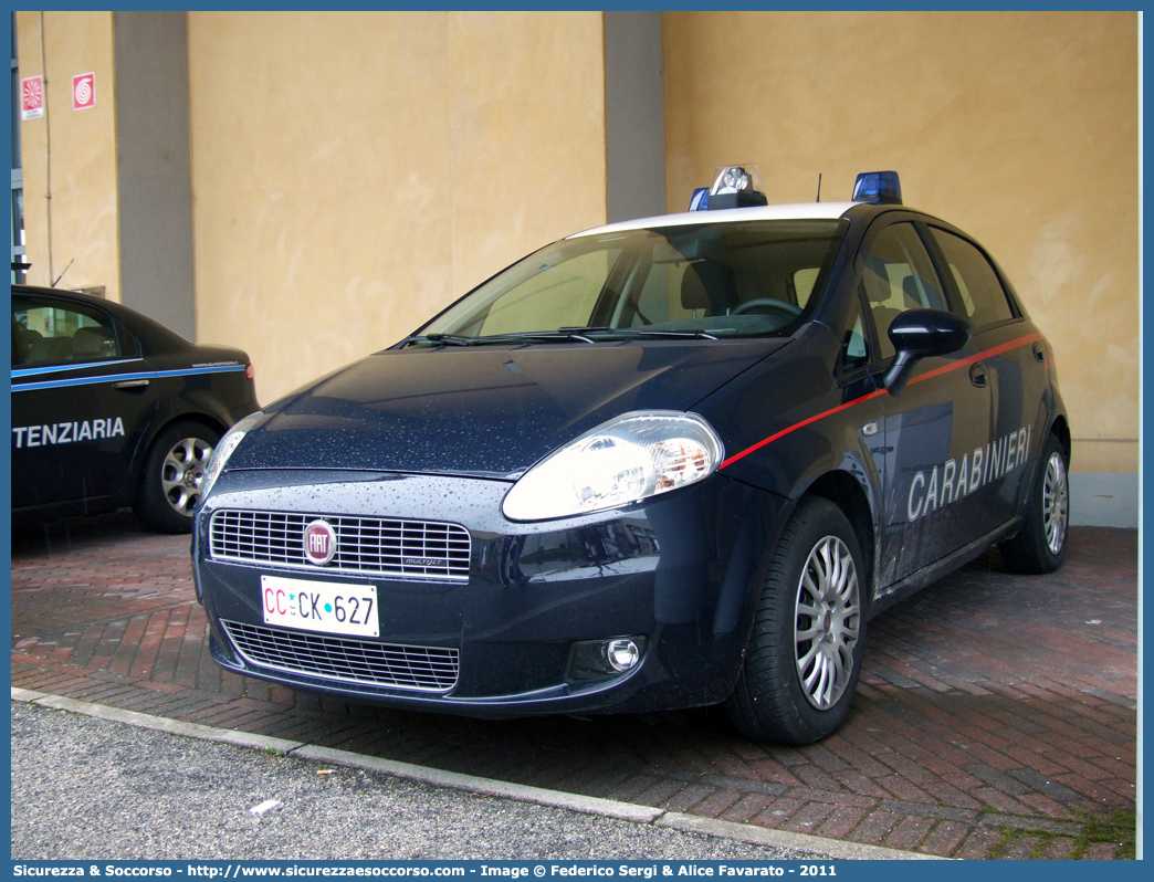 CC CK627
Arma dei Carabinieri
Fiat Grande Punto
Parole chiave: CC;C.C.;Arma;Carabinieri;Fiat;Grande;Punto;CK627