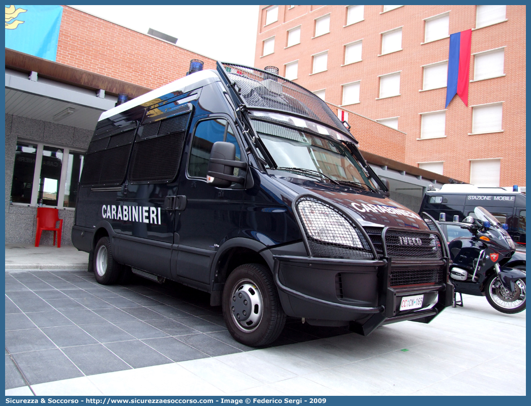 CC CN165
Arma dei Carabinieri
Battaglioni Mobili
Iveco Daily 50C18 IV serie
Parole chiave: CC;C.C.;Arma;Carabinieri;Battaglioni;Mobili;Battaglione;Mobile;Iveco;Daily;50C18;Blindato;Ordine;Pubblico