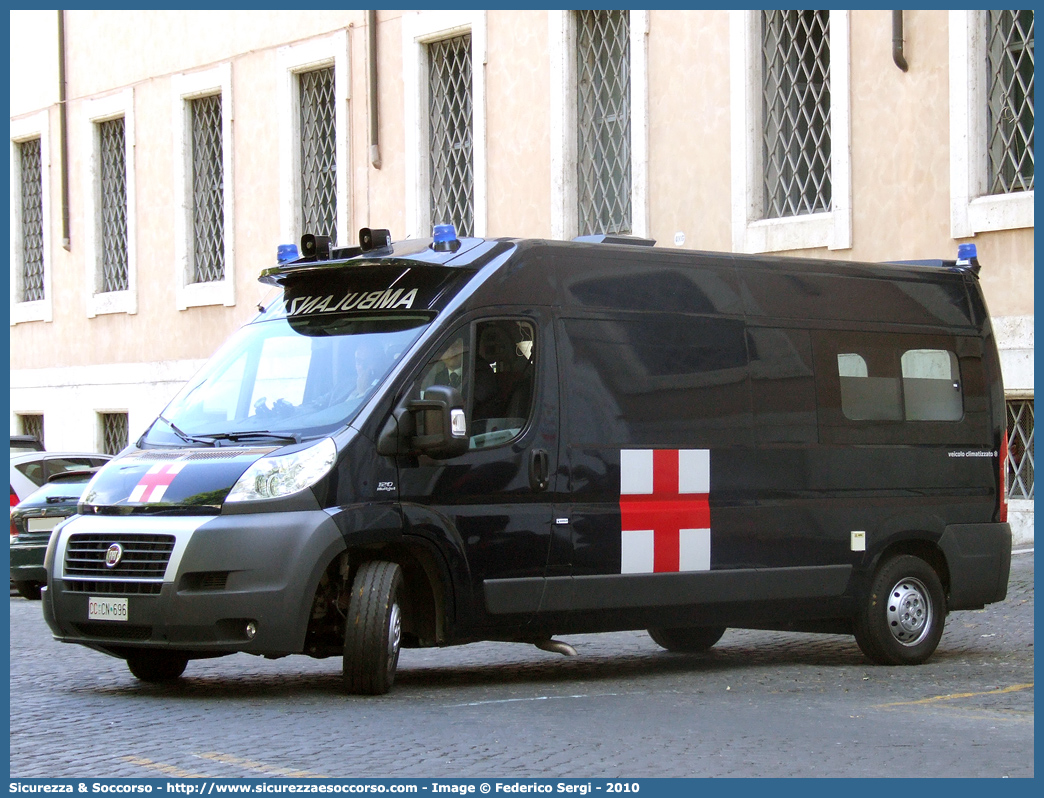 CC CN696
Arma dei Carabinieri
Reggimento Corazzieri
Fiat Ducato III serie
Allestitore Odone S.r.l.
Parole chiave: CC;C.C.;Arma;dei;Carabinieri;Reggimento;Corazzieri;Fiat;Ducato;X250;Odone