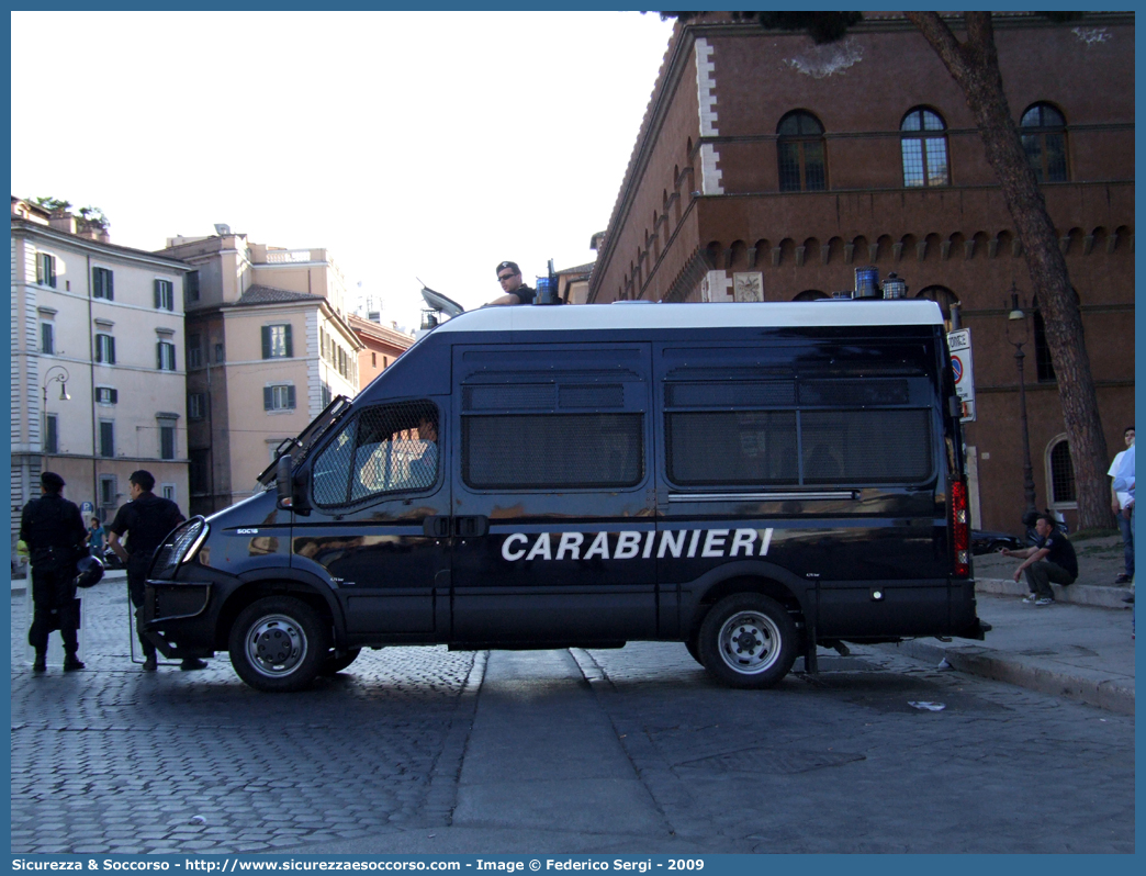 CC CN760
Arma dei Carabinieri
Battaglioni Mobili
Iveco Daily 50C18 IV serie
Parole chiave: CC;C.C.;Arma;Carabinieri;Battaglioni;Mobili;Battaglione;Mobile;Iveco;Daily;50C18;Blindato;Ordine;Pubblico