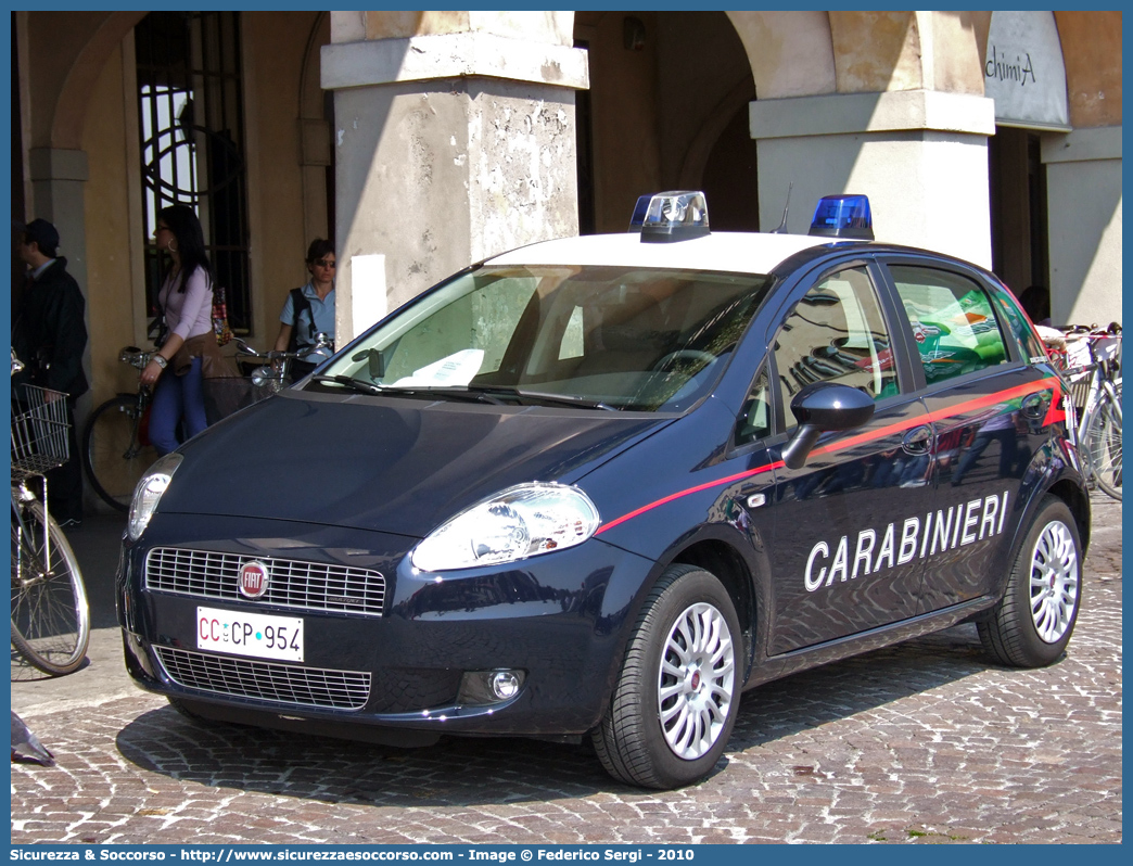 CC CP954
Arma dei Carabinieri
Fiat Grande Punto
Parole chiave: CC;C.C.;Arma;Carabinieri;Fiat;Grande;Punto;CP954