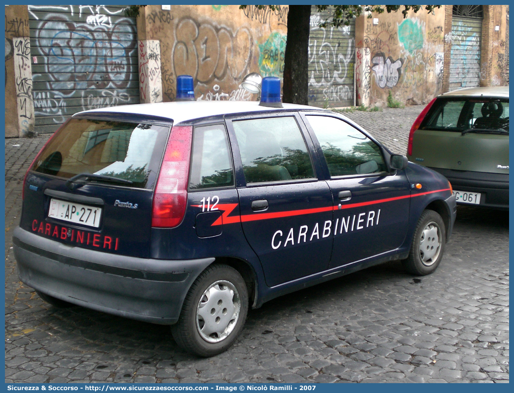 EI AP271
Arma dei Carabinieri
Reparto Carabinieri presso l'Esercito Italiano
Fiat Punto I serie
Parole chiave: EI;E.I.;Arma;dei;Carabinieri;Reparto;Esercito;Italiano;Polizia;Militare;Fiat;Punto;AP271