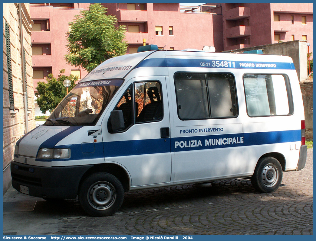 -
Polizia Municipale
Comune di Cesena
Nucleo Pronto Intervento
Fiat Ducato II serie
Parole chiave: Polizia;Locale;Municipale;Cesena;Fiat;Ducato;Pronto;Intervento