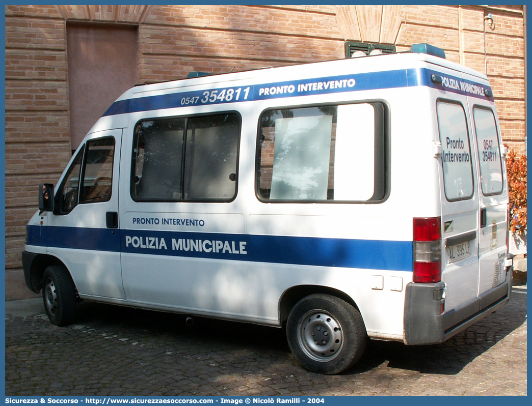 -
Polizia Municipale
Comune di Cesena
Nucleo Pronto Intervento
Fiat Ducato II serie
Parole chiave: Polizia;Locale;Municipale;Cesena;Fiat;Ducato;Pronto;Intervento