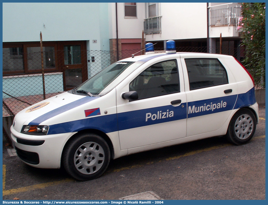 -
Polizia Municipale
Comune di Cesenatico
Fiat Punto II serie
Parole chiave: Polizia;Locale;Municipale;Cesenatico;Fiat;Punto