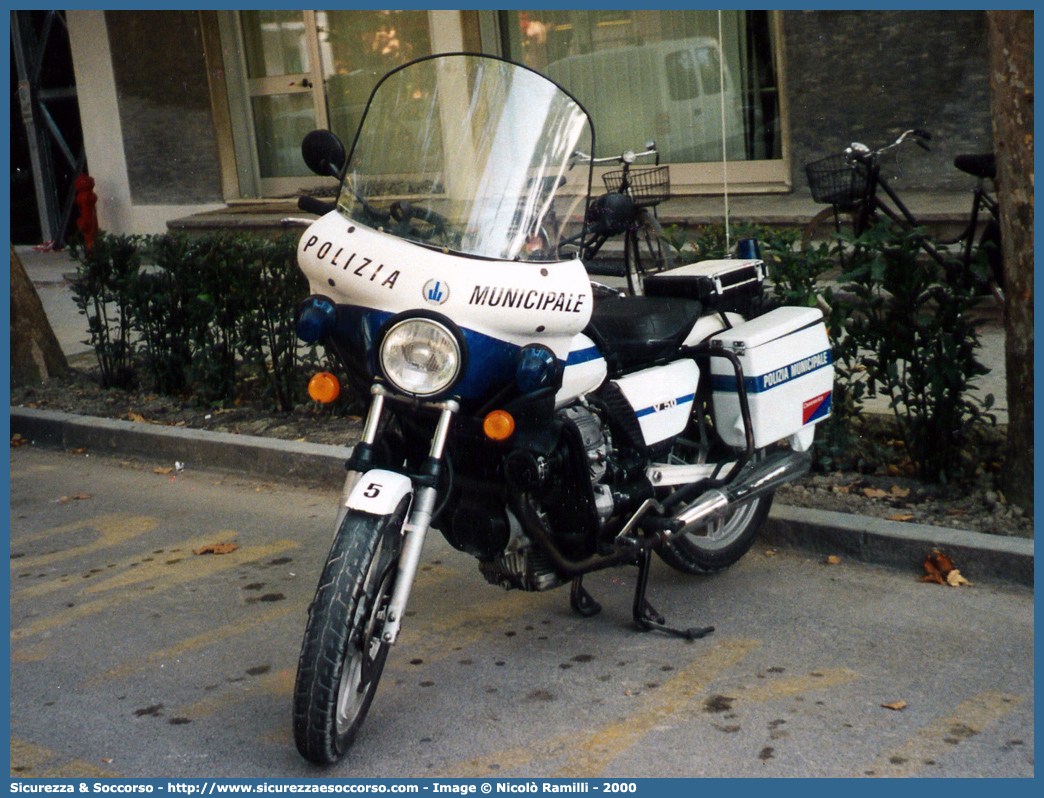 -
Polizia Municipale
Comune di Cesenatico
Moto Guzzi V50
Parole chiave: Polizia;Locale;Municipale;Cesenatico;Moto Guzzi;V50