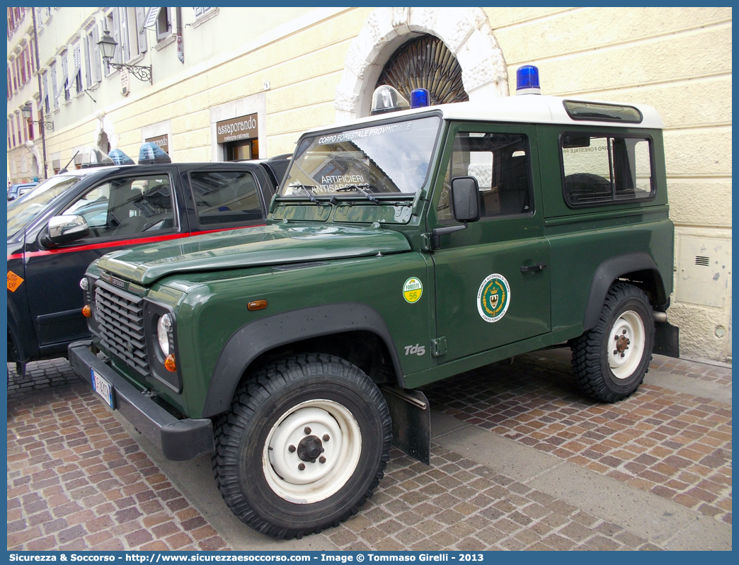 CF A20TN
Corpo Forestale
Provincia Autonoma di Trento
Land Rover Defender 90
Parole chiave: CF;C.F.;TN;Corpo;Forestale;Trento;Trentino;Land;Rover;Defender;90