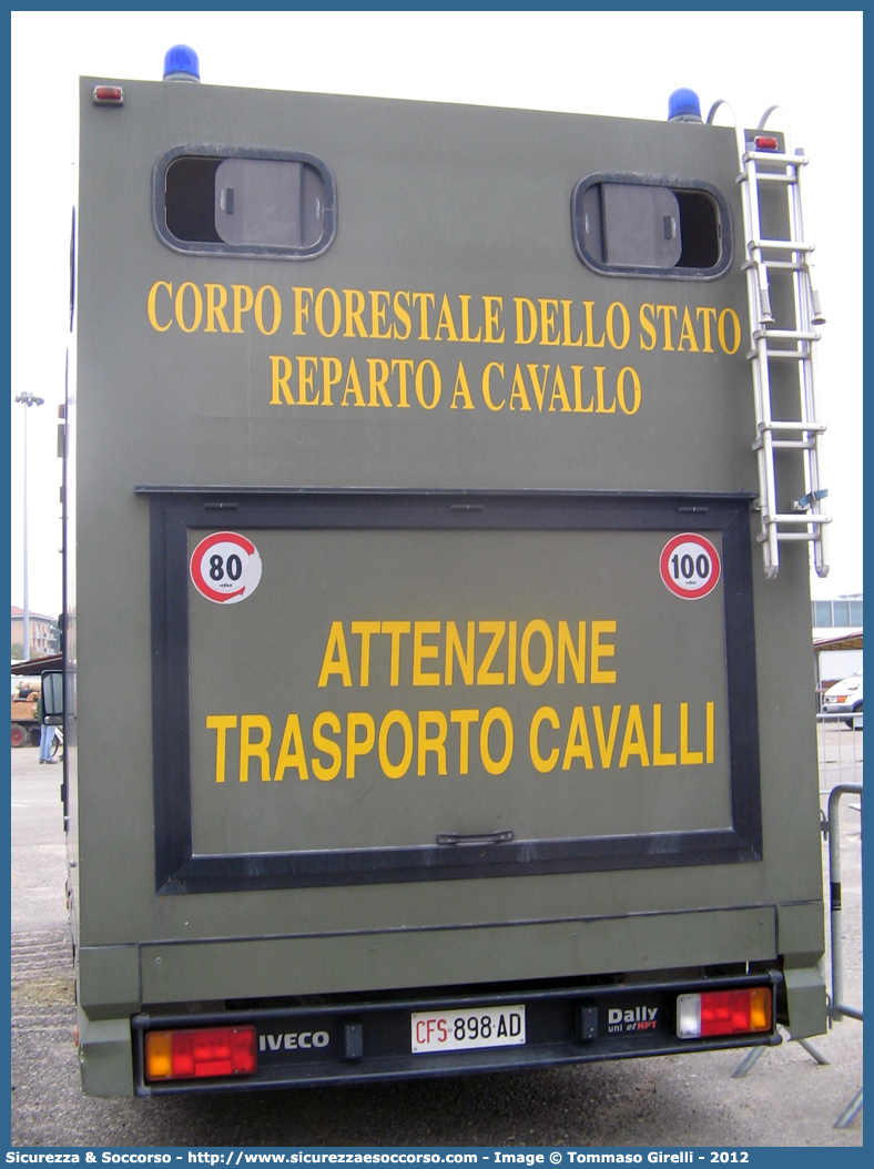 CFS 898AD
Corpo Forestale dello Stato
Reparto a Cavallo
Iveco Daily 50C15 III serie
Parole chiave: Corpo;Forestale;Stato;Corpo Forestale dello Stato;CFS;C.F.S.;Reparto a Cavallo;Cavallo;Ippomontato;Iveco;Daily;50C15