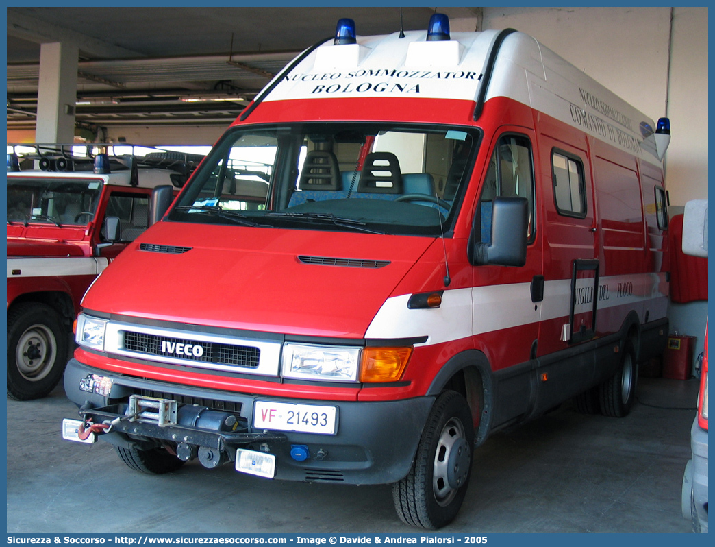 VF 21493
Corpo Nazionale Vigili del Fuoco
Nucleo Soccorso Subacqueo e Acquatico
Iveco Daily 60C15 III serie
Allestitore EDM S.r.l.
Parole chiave: Corpo;Nazionale;Vigili del Fuoco;Vigili;Fuoco;Iveco;Daily;60C15;NSSA;N.S.S.A.;Soccorso;Subacqueo;Acquatico;Sommozzatori;Subacquei;EDM;E.D.M.