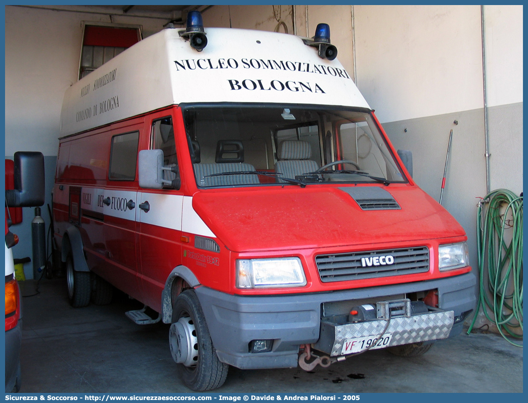 VF 19020
Corpo Nazionale Vigili del Fuoco
Nucleo Soccorso Subacqueo e Acquatico
Iveco Daily 59-12 II serie
Parole chiave: VVF;V.V.F.;Corpo;Nazionale;Vigili;del;Fuoco;Iveco;Daily;59-12;59.12;NSSA;N.S.S.A.;Soccorso;Subacqueo;Acquatico;Sommozzatori;Subacquei