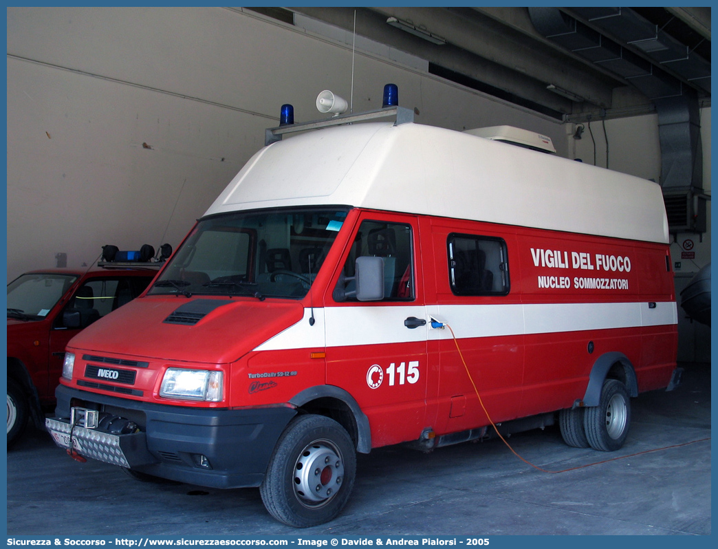 VF 20887
Corpo Nazionale Vigili del Fuoco
Nucleo Soccorso Subacqueo e Acquatico
Iveco Daily 59-12 II serie
Parole chiave: VVF;V.V.F.;Corpo;Nazionale;Vigili;del;Fuoco;Iveco;Daily;59-12;59.12;NSSA;N.S.S.A.;Soccorso;Subacqueo;Acquatico;Sommozzatori;Subacquei