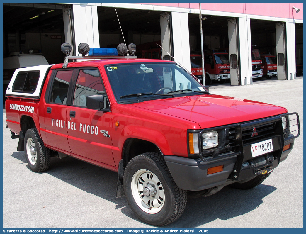 VF 18207
Corpo Nazionale Vigili del Fuoco
Nucleo Soccorso Subacqueo e Acquatico
Mitsubishi L200 II serie
Parole chiave: Corpo;Nazionale;Vigili del Fuoco;Vigili;Fuoco;Mitsubishi;L200;L 200;NSSA;N.S.S.A.;Soccorso;Subacqueo;Acquatico;Sommozzatori;Subacquei