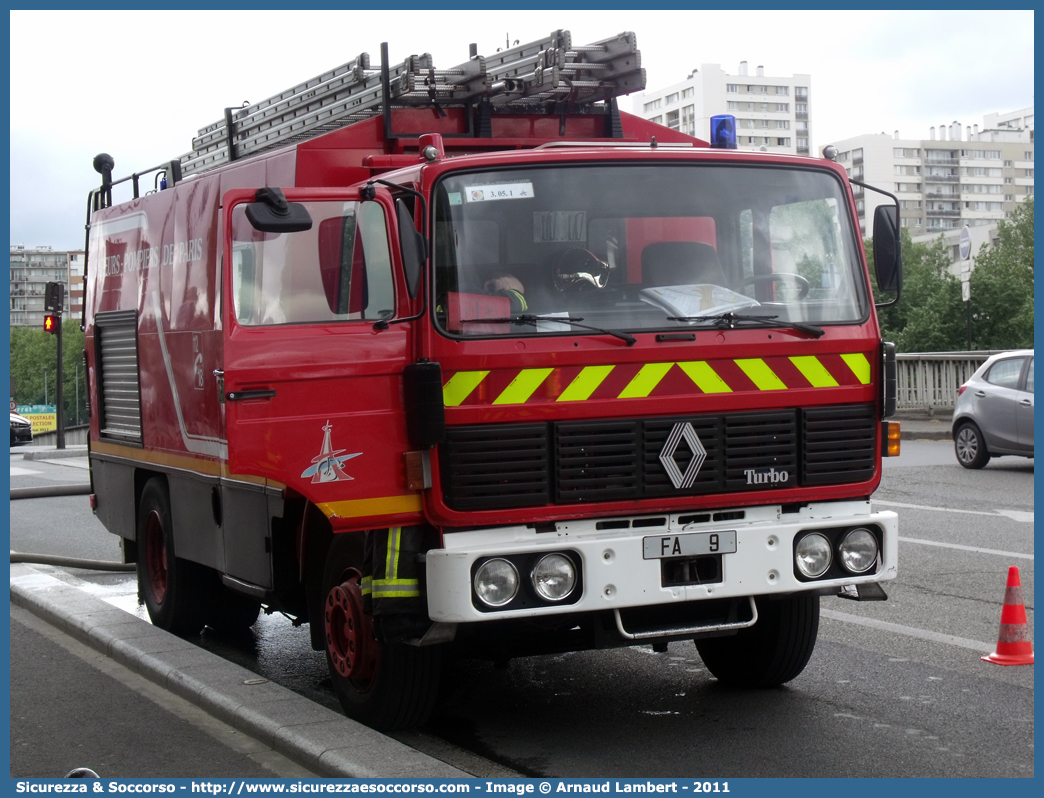 FA 9
République Française
Sapeurs Pompiers de Paris
Fourgon d'Appui 
Renault G230
Parole chiave: République;Française;Sapeurs;Pompiers;Paris;FA;Fourgon;d&#039;Appui;Renault;G230