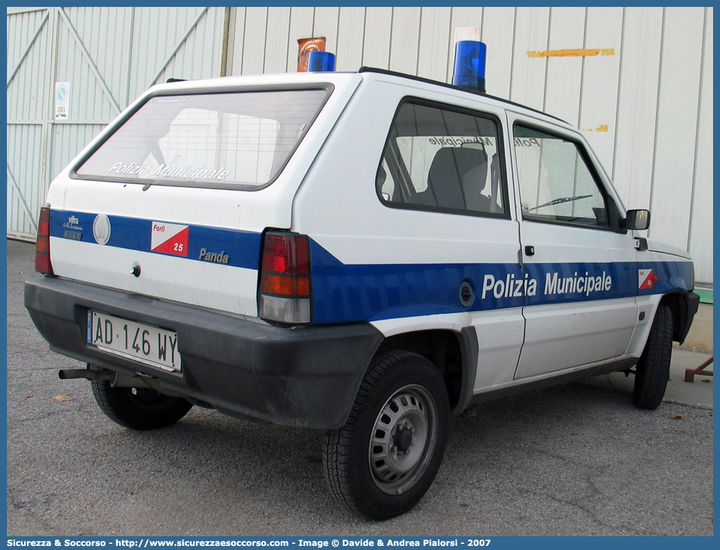 -
Polizia Municipale
Comune di Forlì
Fiat Panda II serie
Parole chiave: Polizia;Locale;Municipale;Forlì;Fiat;Panda