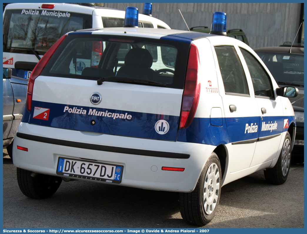 -
Polizia Municipale
Comune di Forlì
Fiat Punto III serie restyling
Parole chiave: Polizia;Locale;Municipale;Forlì;Fiat;Punto