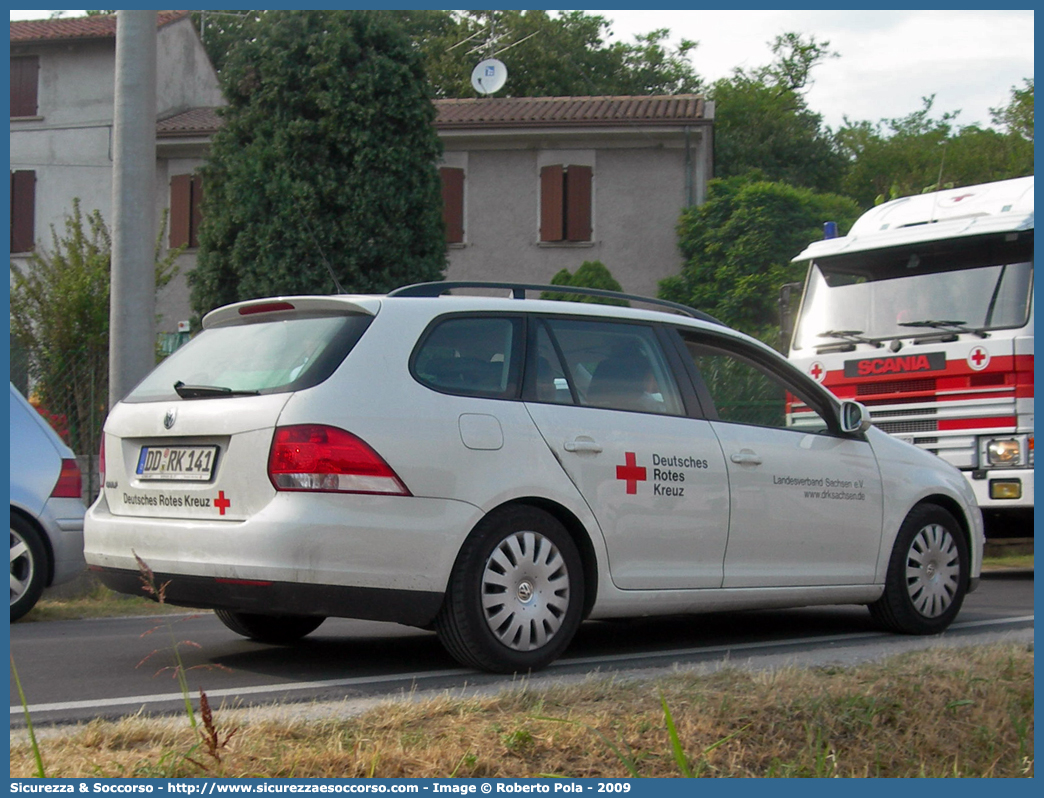 RK 141
Bundesrepublik Deutschland
Deutsches Rotes Kreuz
Volkswagen Golf Variant V generation
Parole chiave: Repubblica;Federale;Germania;Bundesrepublik;Deutschland;Deutsches;Rotes;Kreuz;Volkswagen;Golf;Variant