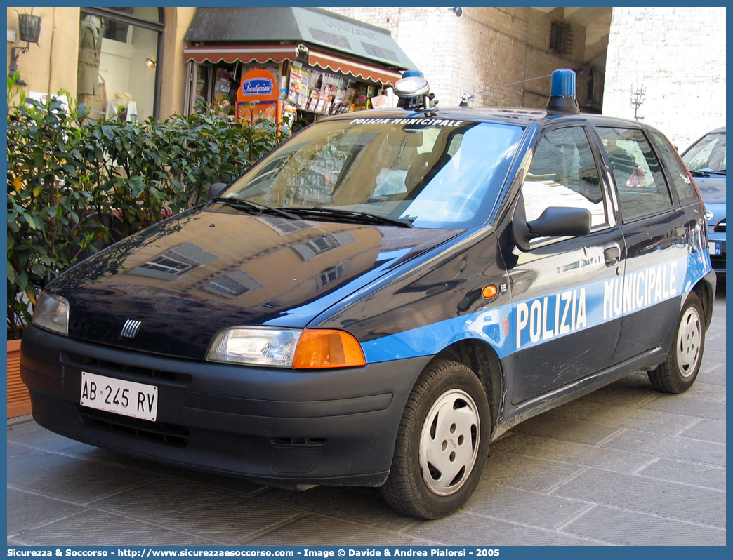 -
Polizia Municipale
Comune di Perugia
Fiat Punto I serie
Parole chiave: Polizia;Locale;Municipale;Perugia;Fiat;Punto