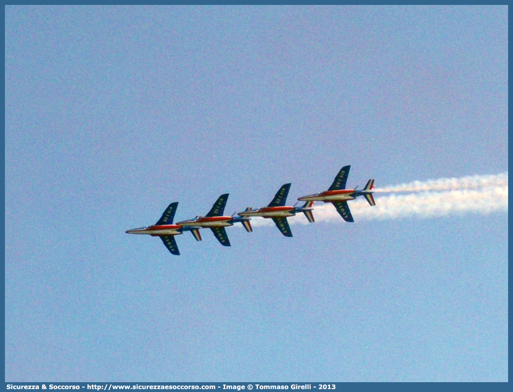 -
République Française
Armée de l'air
Patrouille de France
Dassault-Dornier Alpha Jet
Parole chiave: Repubblica;Francese;République;Française;Armée de l'air;Patrouille de France;Dassault;Dornier;Alpha;Jet