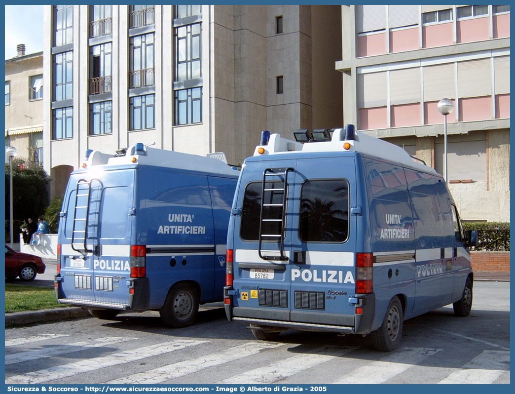 Polizia B5782 e Polizia D7764
Polizia di Stato
Artificieri Antisabotaggio
Fiat Ducato II serie
Parole chiave: B5782;D7764;PS;P.S.;Polizia;Stato;Polizia di Stato;Artificieri;Antisabotaggio;Fiat;Ducato