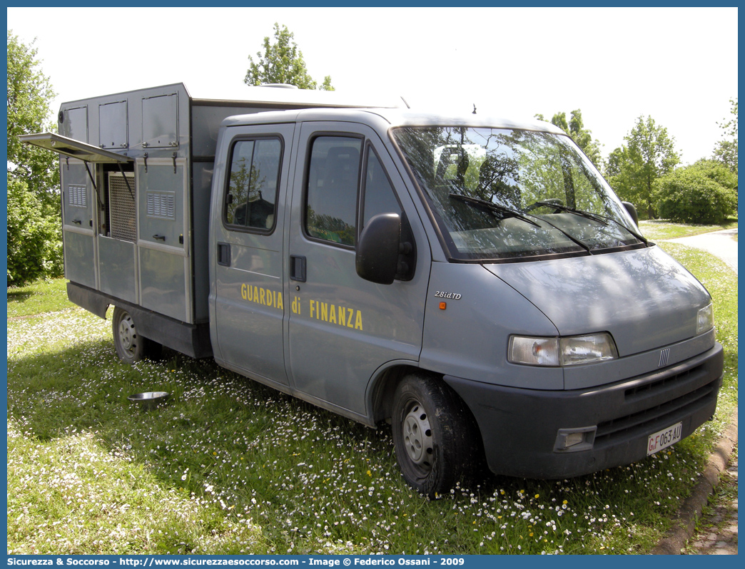 GdiF 063AU
Guardia di Finanza
Servizio Cinofilo
Fiat Ducato II serie

Parole chiave: GdiF;G.D.F.;GDF;Guardia di Finanza;Servizio Cinofilo;Fiat;Ducato II serie;063AU