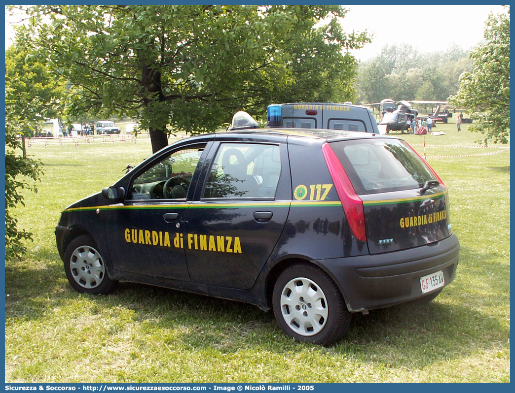 GdiF 135AW
Guardia di Finanza
Fiat Punto II serie
Parole chiave: GdiF;G.D.F.;GDF;Guardia di Finanza;Fiat;Punto II serie;134AW