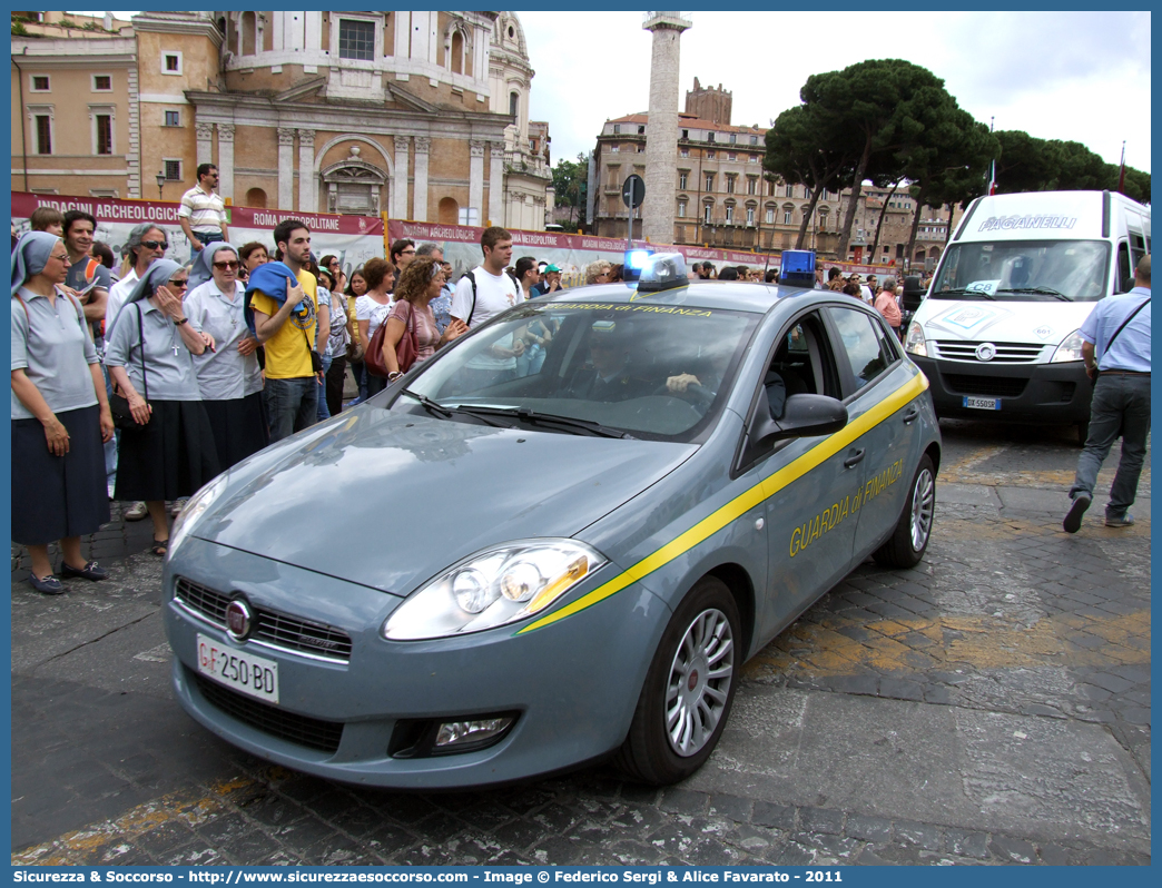 GdiF 250BD
Guardia di Finanza
Fiat Nuova Bravo
Parole chiave: GdiF;G.D.F.;GDF;Guardia di Finanza;Fiat;Nuova Bravo;250BD