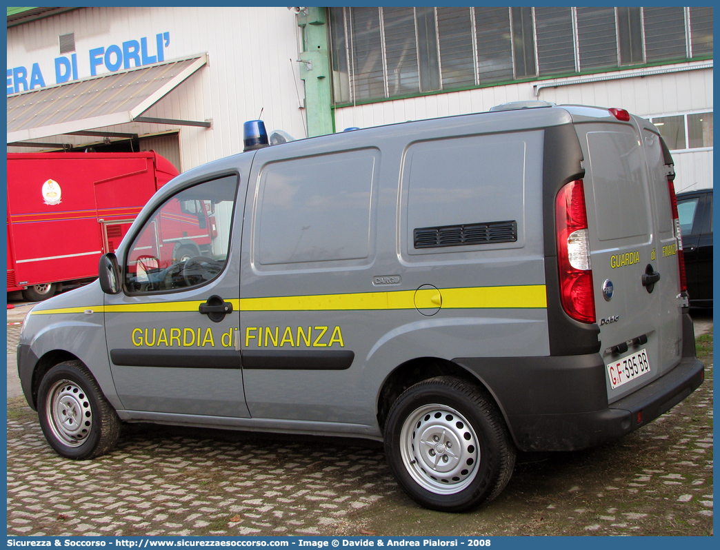 GdiF 395BB
Guardia di Finanza
Servizio Cinofilo
Fiat Doblò I serie restyling
Parole chiave: GdiF;G.D.F.;GDF;Guardia;di;Finanza;Servizio;Cinofilo;Cinofili;Fiat;Doblò