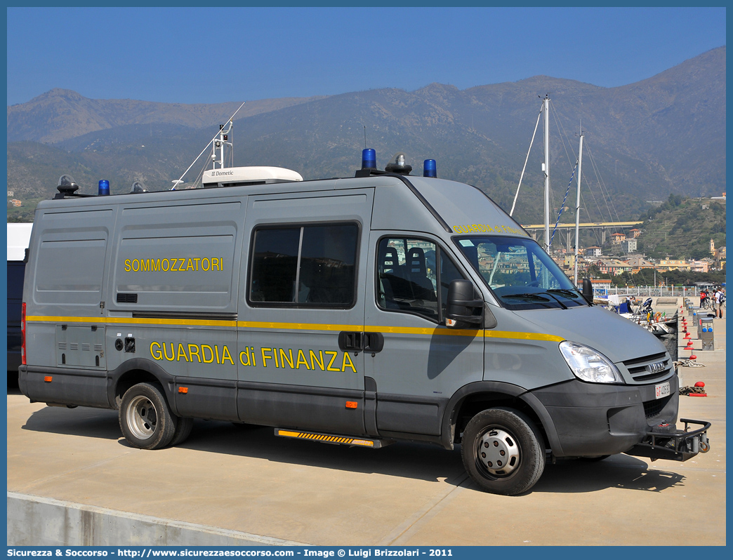 GdiF 406BC
Guardia di Finanza
R.O.A.N. Sommozzatori
Iveco Daily 50C18 IV serie
Allestitore Elevox S.r.l.
Parole chiave: GdiF;G.D.F.;GDF;Guardia di Finanza;R.O.A.N.;ROAN;Sommozzatori;Iveco;Daily;50C18;Elevox;406BC