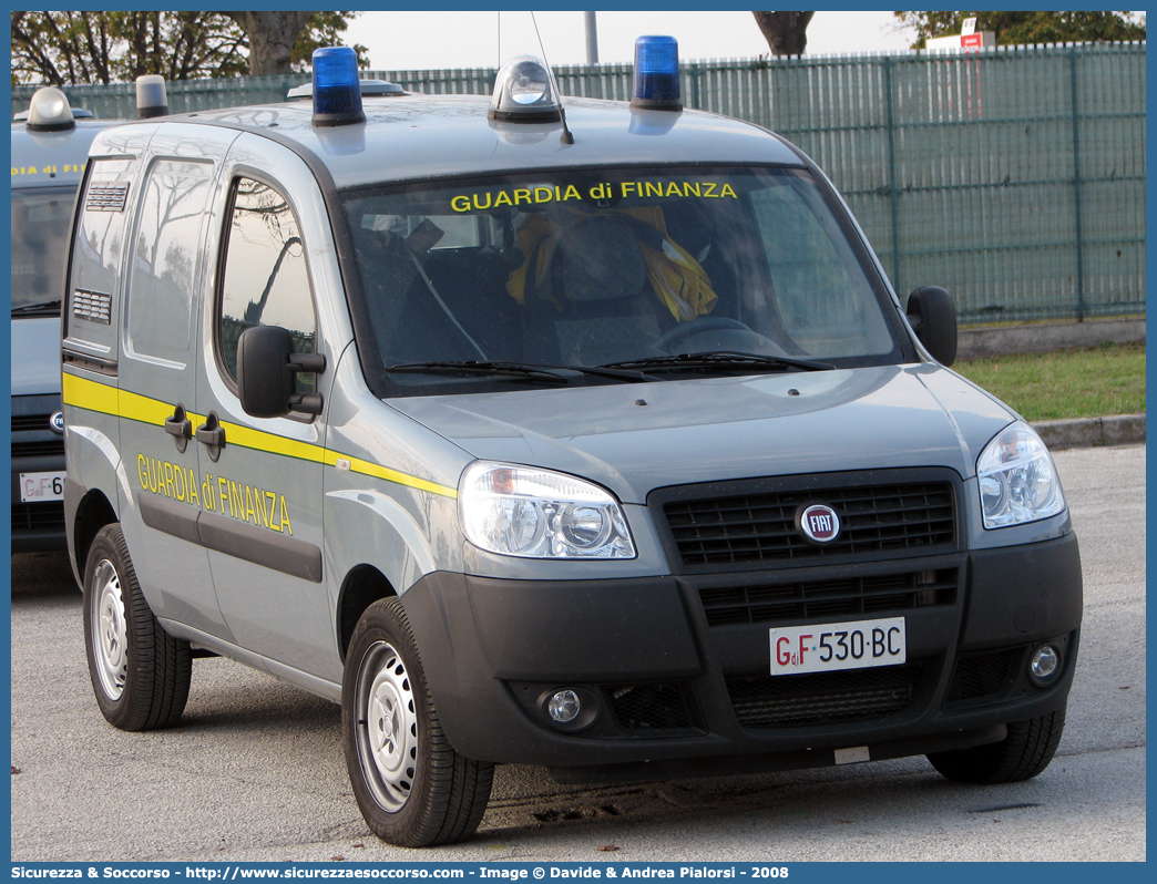 GdiF 530BC
Guardia di Finanza
Servizio Cinofilo
Fiat Doblò I serie restyling
Parole chiave: GdiF;G.D.F.;GDF;Guardia;di;Finanza;Servizio;Cinofilo;Cinofili;Fiat;Doblò