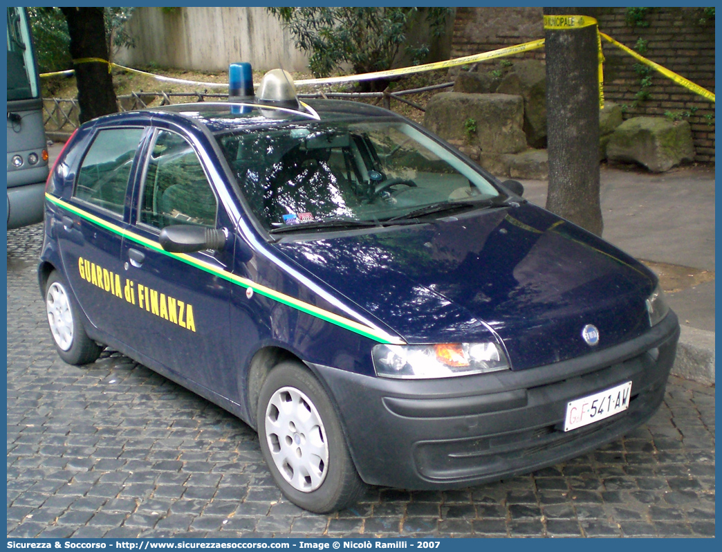 GdiF 541AW
Guardia di Finanza
Fiat Punto II serie
Parole chiave: GdiF;G.D.F.;GDF;Guardia di Finanza;Fiat;Punto II serie;541AW