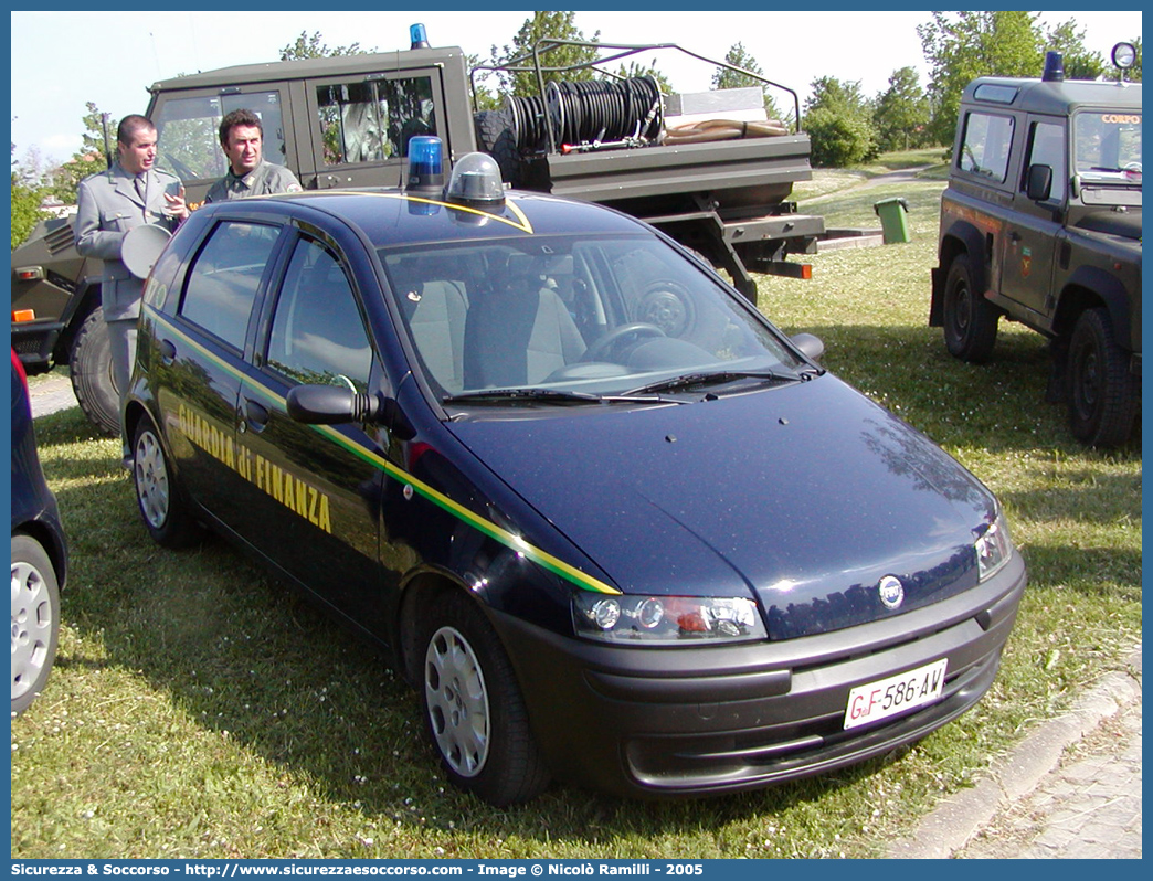 GdiF 586AW
Guardia di Finanza
Fiat Punto II serie
Parole chiave: GdiF;G.D.F.;GDF;Guardia di Finanza;Fiat;Punto II serie;586AW