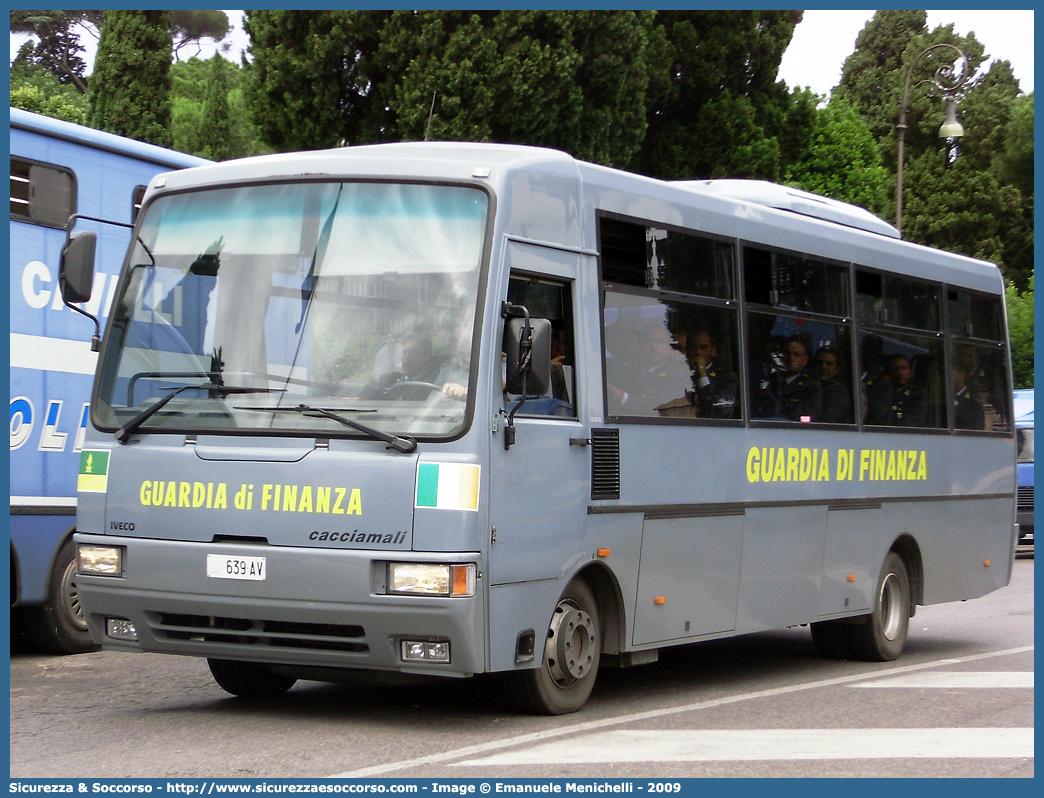 GdiF 639AV
Guardia di Finanza
Iveco Cacciamali 100E18
Parole chiave: GdiF;G.D.F.;GDF;Guardia di Finanza;Iveco;Cacciamali 100E18;639AV