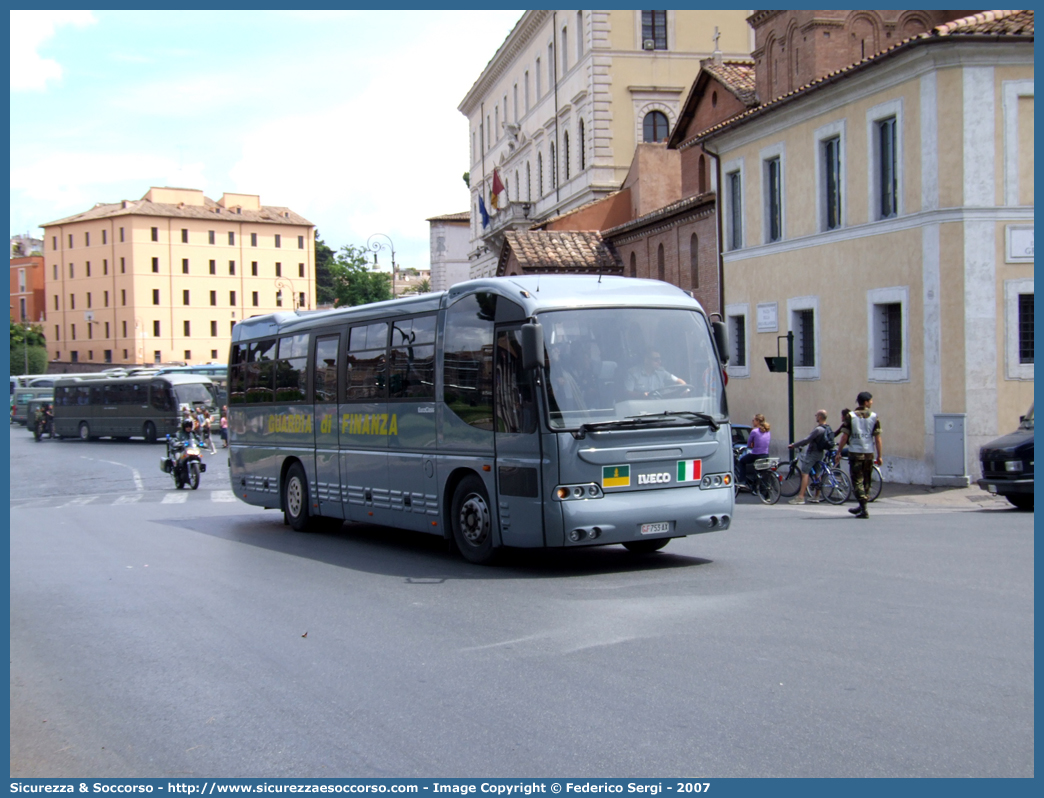 GdiF 753AX
Guardia di Finanza
Irisbus 389 EuroClass

Parole chiave: GdiF;G.D.F.;GDF;Guardia di Finanza;Irisbus;389 EuroClass;753AX