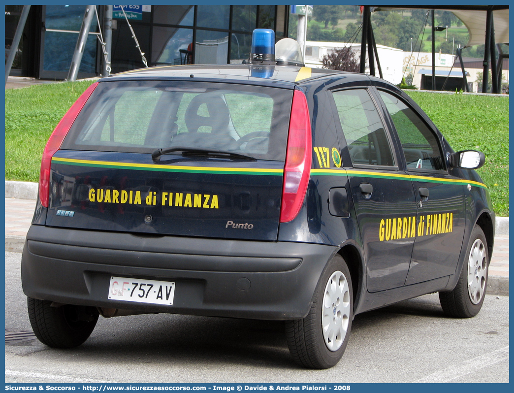 GdiF 757AV
Guardia di Finanza
Fiat Punto II serie
Parole chiave: GdiF;G.D.F.;GDF;Guardia di Finanza;Fiat;Punto II serie;757AV