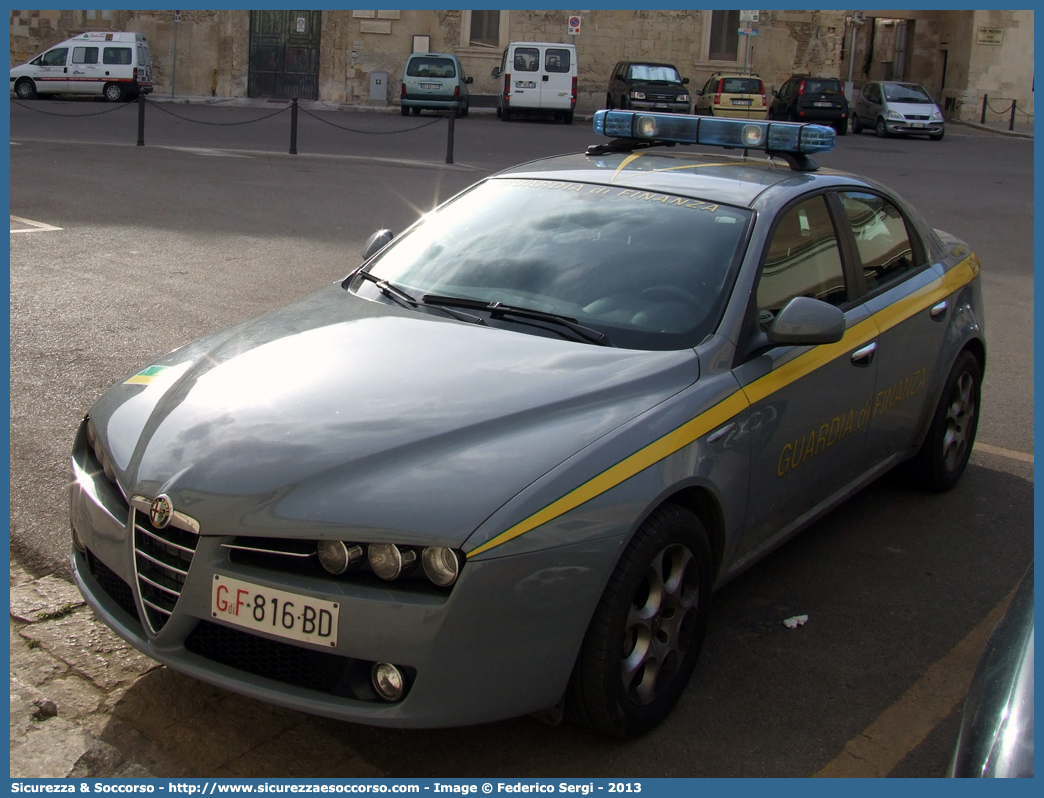 GdiF 816BD
Guardia di Finanza
Alfa Romeo 159
Allestitore Elevox S.r.l.
(Fornitura Regione Puglia)
Parole chiave: GdiF;GDF;GF;Guardia;Finanza;Alfa;Romeo;159;Fornitura;Regione;Puglia